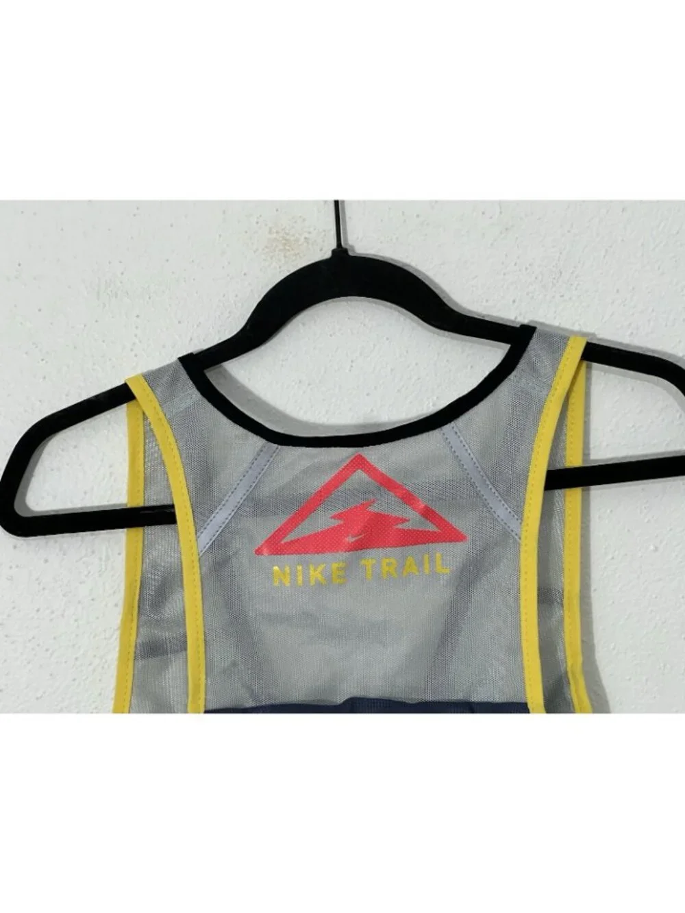 Nike Trail Running Vest Womens White With Yellow Trim
